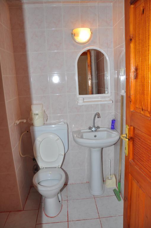 Keramos Pansiyon Finike Exterior foto